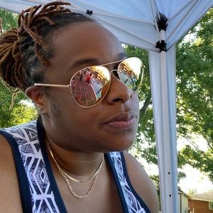 Meet your Posher, Renee